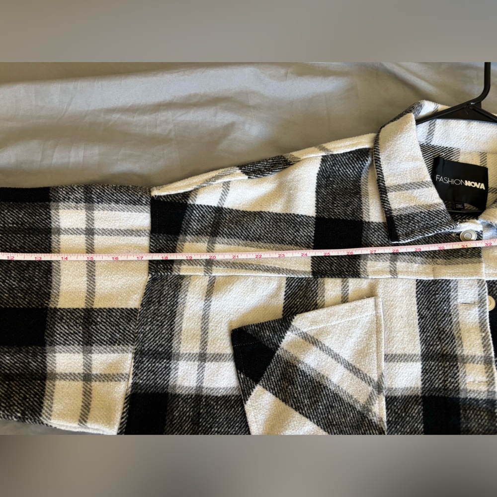 Fashion nova Black and White Plaid jacket - Picture 2 of 9